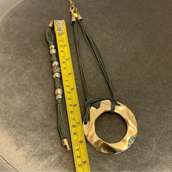 CHICO’S Green gold rhinestone necklace and bracelet set 🔥 - Picture 9 of 10